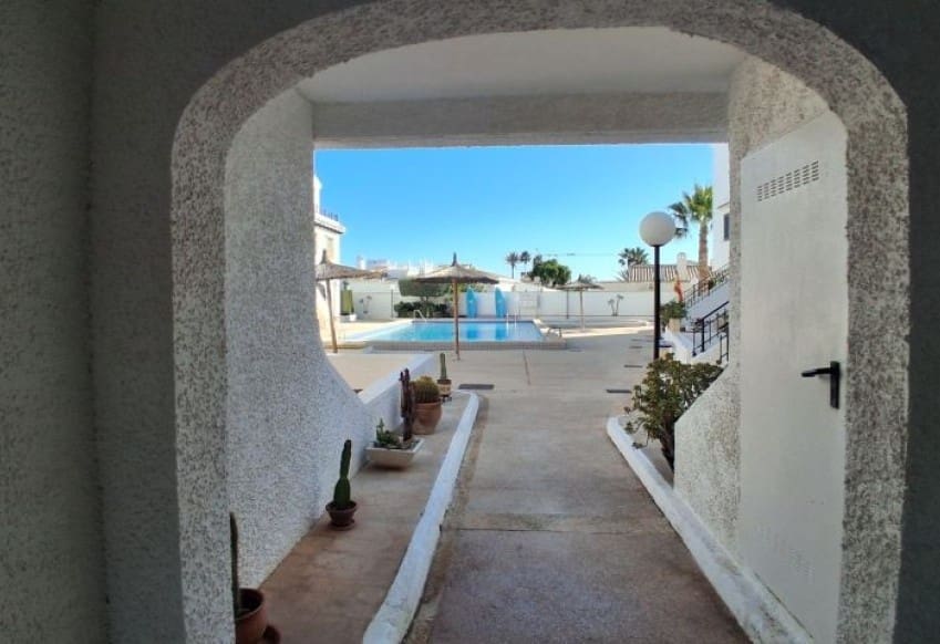 2 sovrum Lägenhet till salu i Orihuela Costa med pool - 169 995 € (Ref: 9610277)