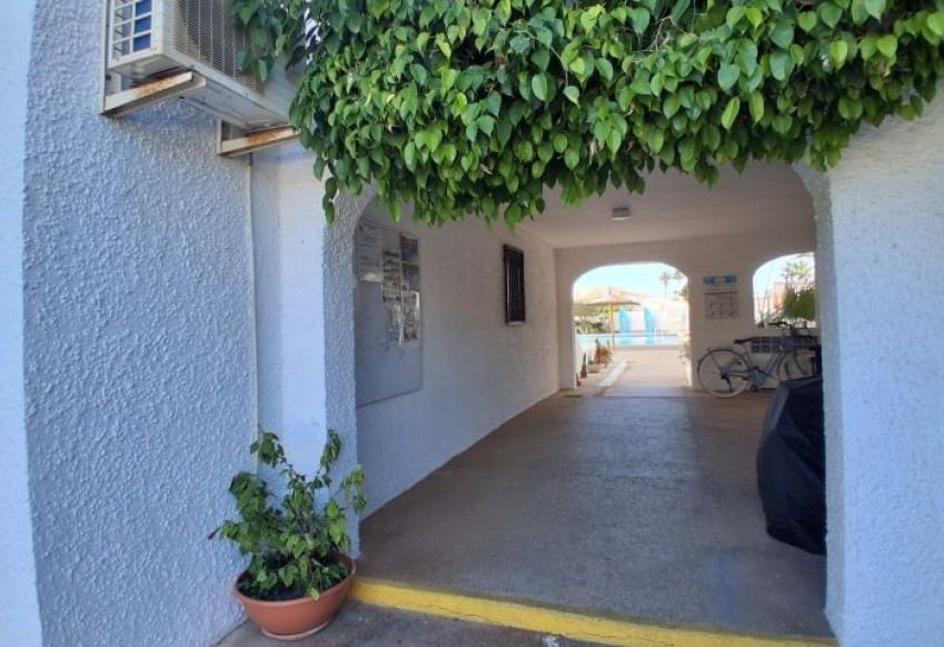 2 sovrum Lägenhet till salu i Orihuela Costa med pool - 169 995 € (Ref: 9610277)