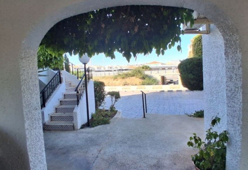 2 sovrum Lägenhet till salu i Orihuela Costa med pool - 169 995 € (Ref: 9610277)