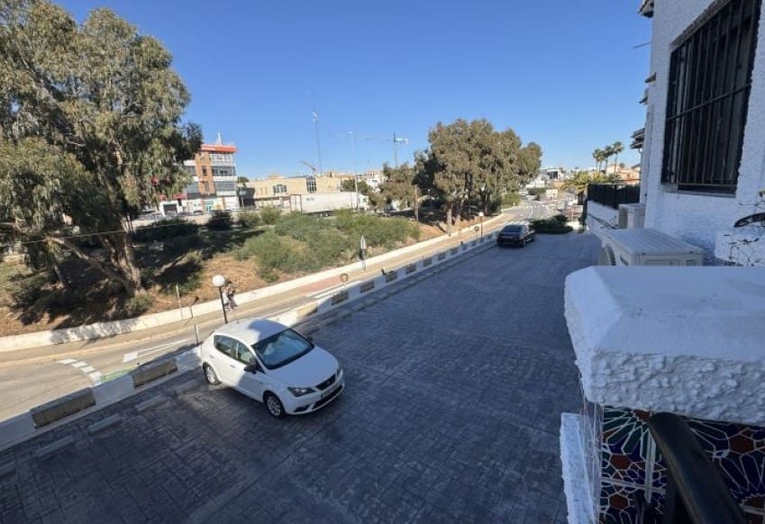 2 sovrum Lägenhet till salu i Orihuela Costa med pool - 169 995 € (Ref: 9610277)