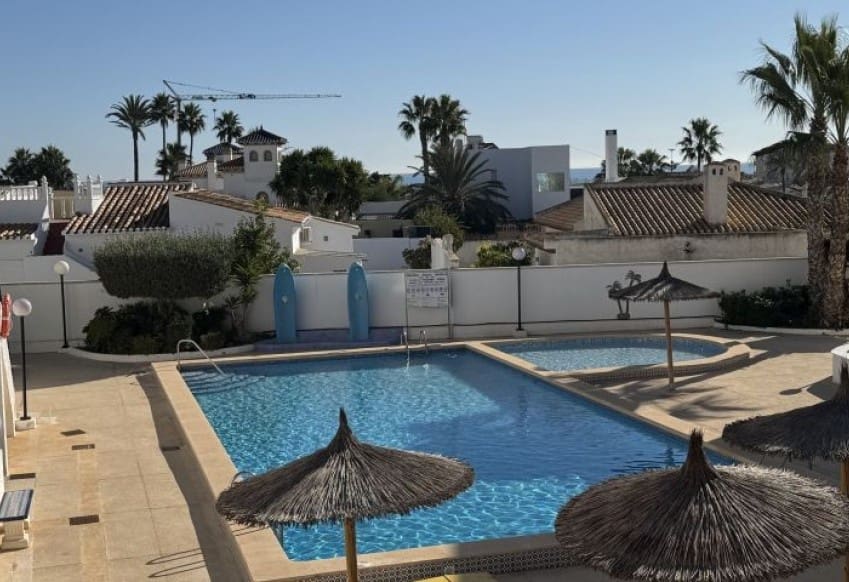 2 sovrum Lägenhet till salu i Orihuela Costa med pool - 169 995 € (Ref: 9610277)