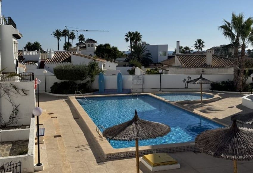 2 sovrum Lägenhet till salu i Orihuela Costa med pool - 169 995 € (Ref: 9610277)