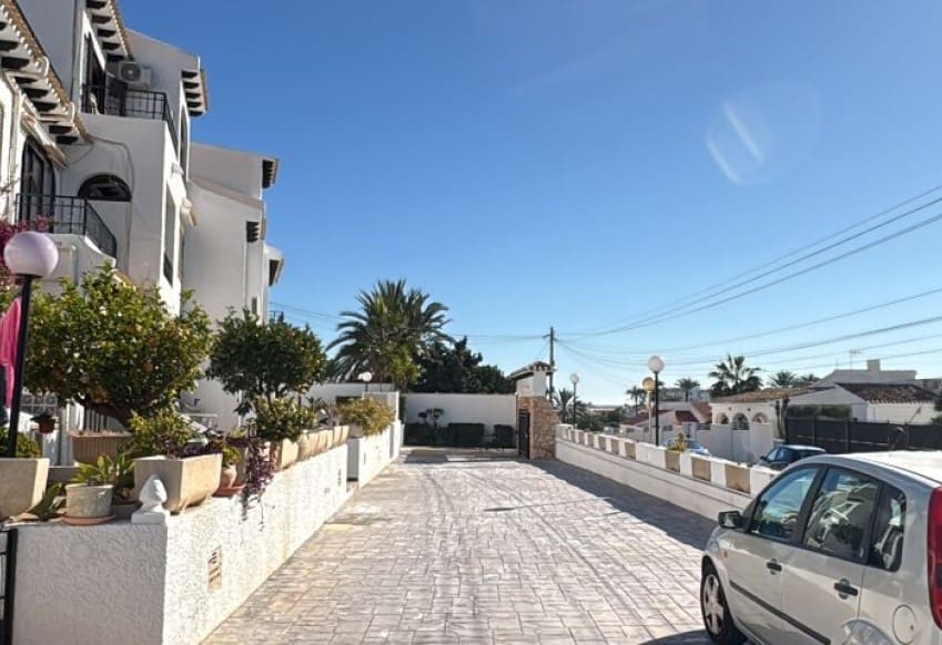 2 sovrum Lägenhet till salu i Orihuela Costa med pool - 169 995 € (Ref: 9610277)
