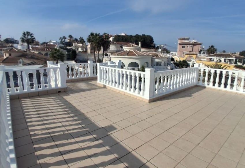 Chalet de 5 habitaciones en Rojales en venta con piscina - 539.995 € (Ref: 9610278)