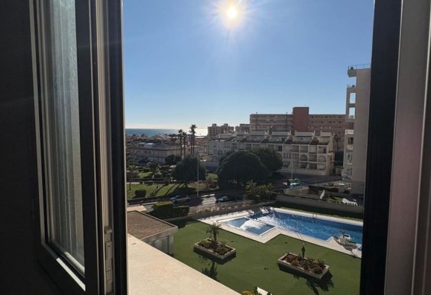 2 chambre Appartement à vendre à Torrevieja avec piscine - 369 995 € (Ref: 9610279)