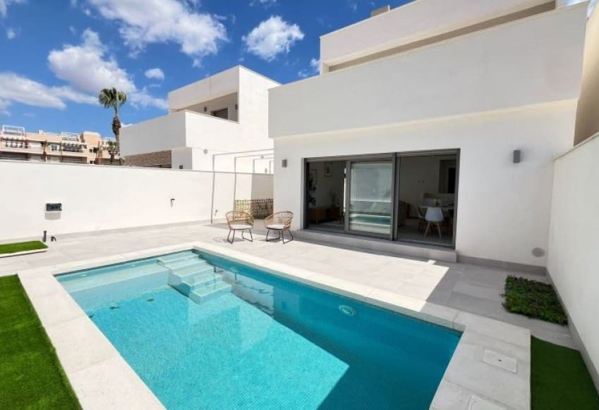 3 bedroom Villa for sale in Orihuela Costa with pool - € 439,900 (Ref: 9610281)