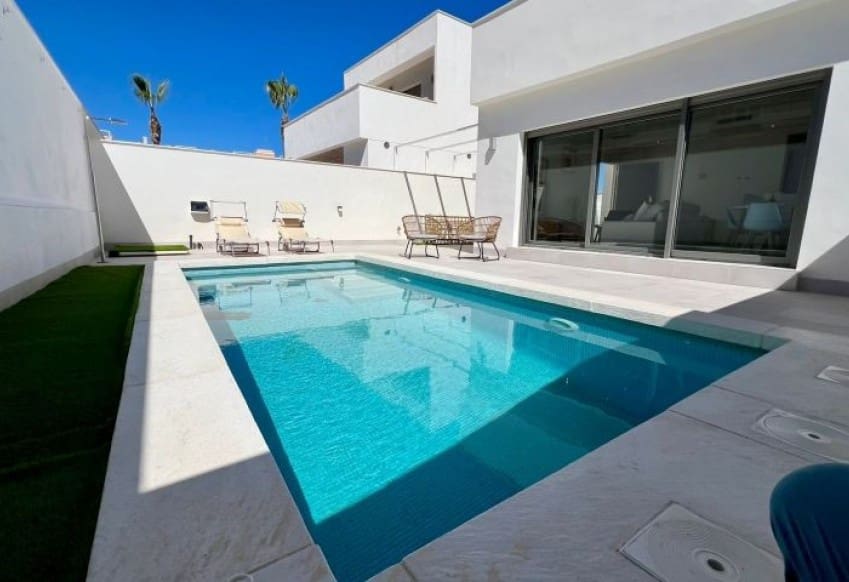3 bedroom Villa for sale in Orihuela Costa with pool - € 439,900 (Ref: 9610281)
