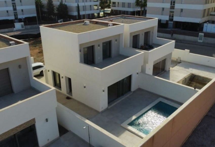 3 bedroom Villa for sale in Orihuela Costa with pool - € 439,900 (Ref: 9610281)