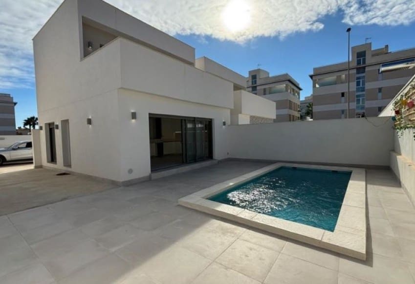 3 bedroom Villa for sale in Orihuela Costa with pool - € 439,900 (Ref: 9610281)