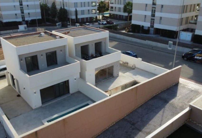 3 bedroom Villa for sale in Orihuela Costa with pool - € 439,900 (Ref: 9610281)