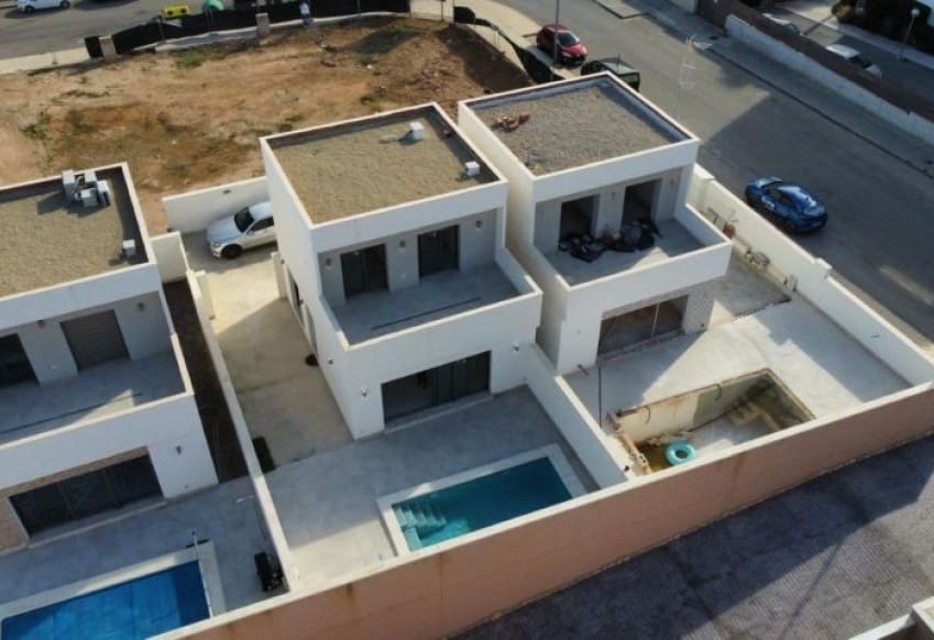 3 bedroom Villa for sale in Orihuela Costa with pool - € 439,900 (Ref: 9610281)