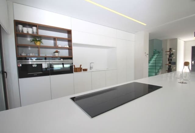 4 soveværelse Villa til salg i San Miguel de Salinas med swimmingpool - € 630.000 (Ref: 9610286)