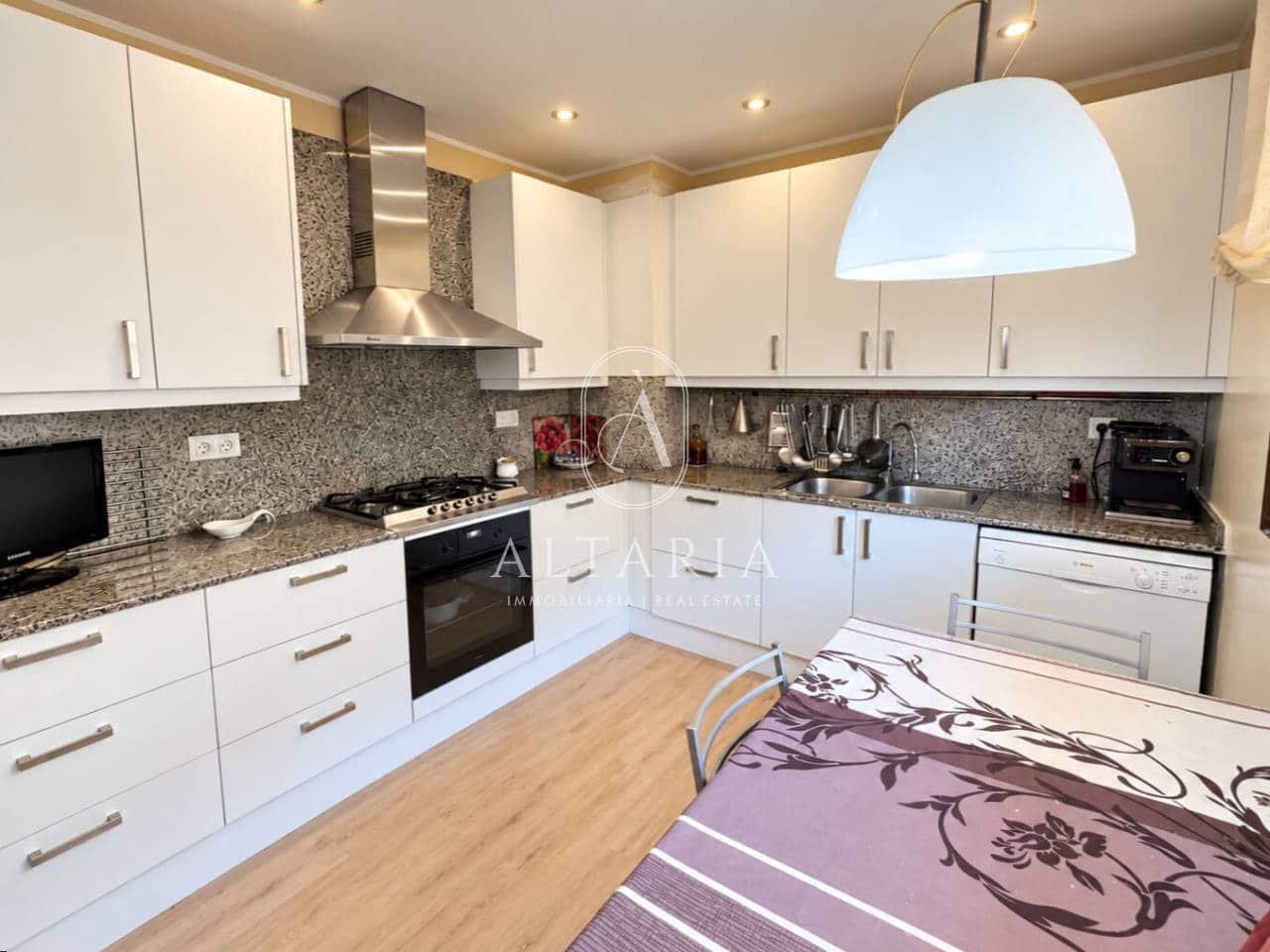 4 bedroom Semi-detached Villa for sale in Arenys de Mar with pool garage - € 648,000 (Ref: 10110464)
