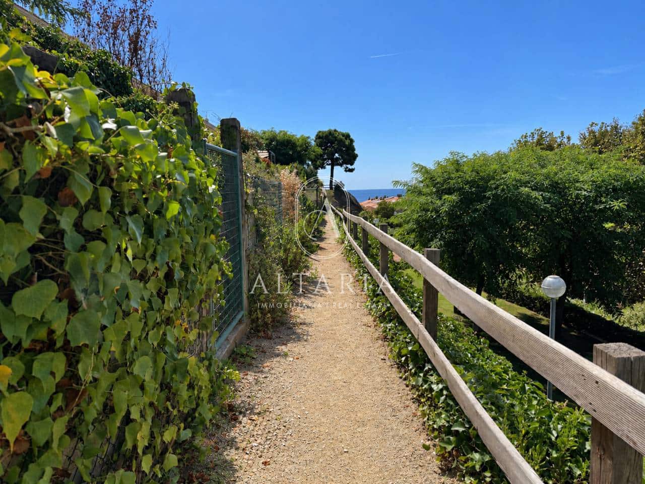 4 bedroom Semi-detached Villa for sale in Arenys de Mar with pool garage - € 648,000 (Ref: 10110464)
