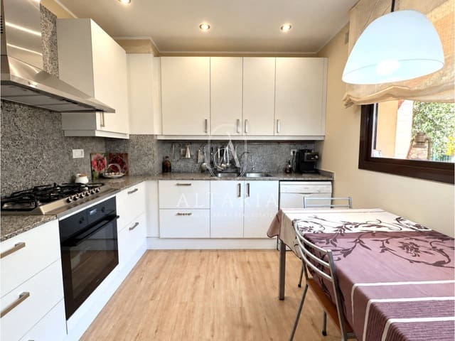 4 bedroom Semi-detached Villa for sale in Arenys de Mar with pool garage - € 648,000 (Ref: 10110464)