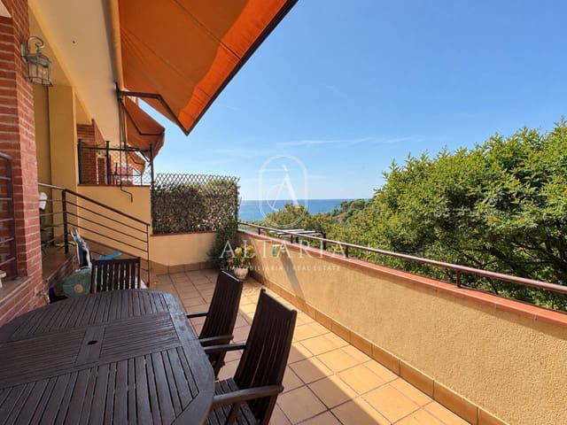 4 bedroom Semi-detached Villa for sale in Arenys de Mar with pool garage - € 648,000 (Ref: 10110464)