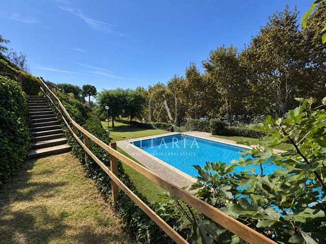 4 bedroom Semi-detached Villa for sale in Arenys de Mar with pool garage - € 648,000 (Ref: 10110464)