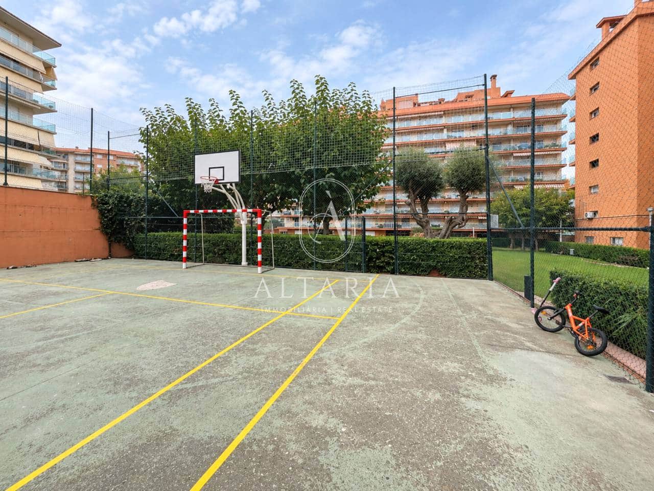 2 slaapkamer Flat te koop in Santa Susanna met zwembad garage - € 199.000 (Ref: 10132678)