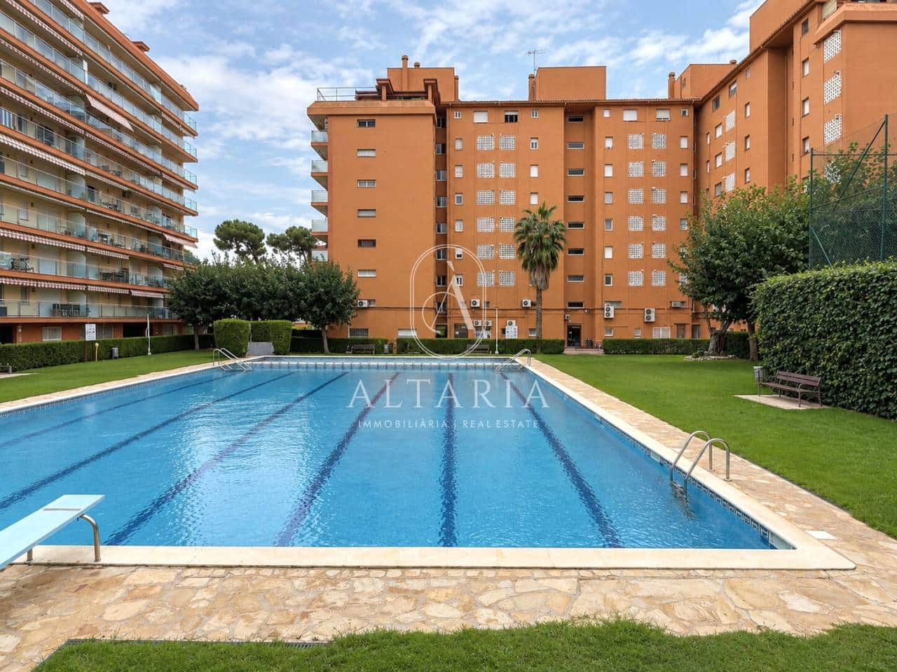 2 slaapkamer Flat te koop in Santa Susanna met zwembad garage - € 199.000 (Ref: 10132678)