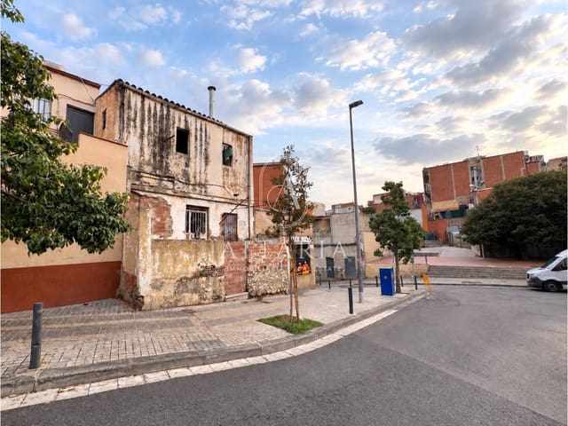 Byggetomt til salgs i Santa Coloma de Gramenet - € 195 000 (Ref: 10132679)