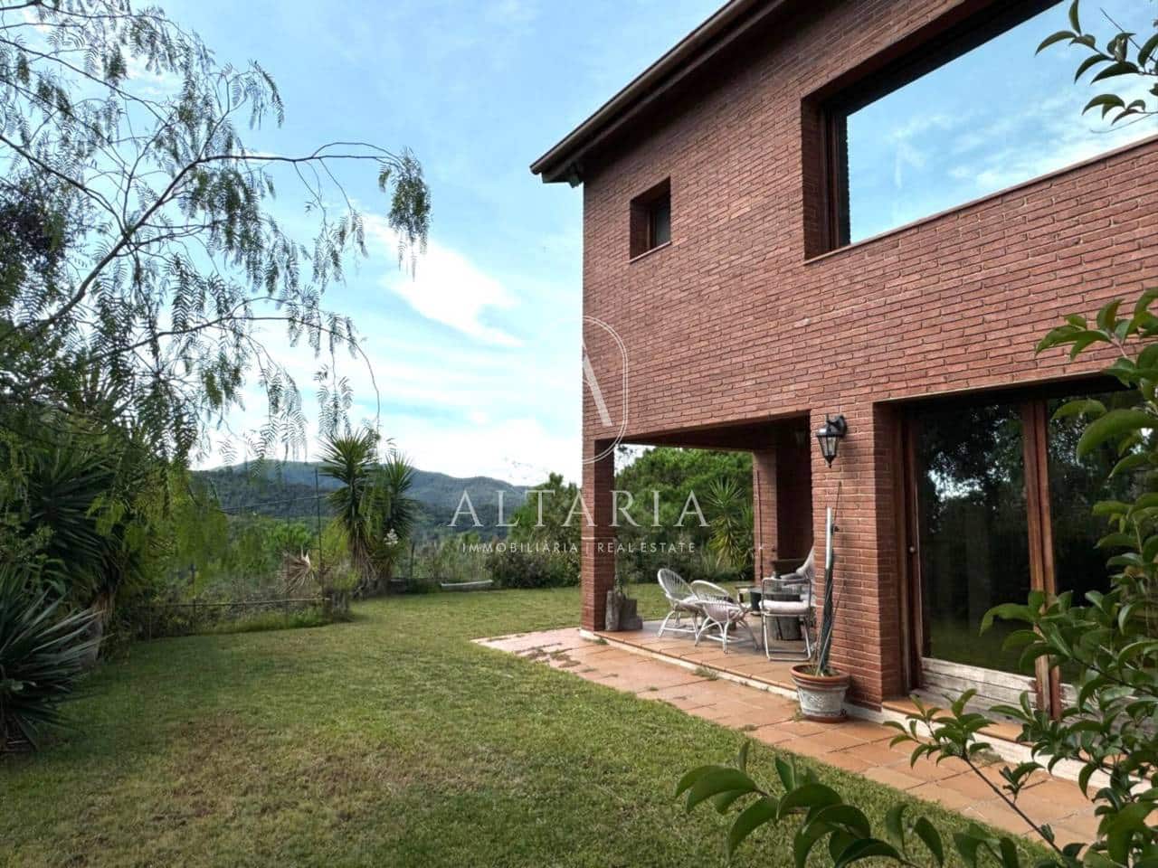 5 slaapkamer Villa te koop in Arenys de Munt met garage - € 649.000 (Ref: 9626253)