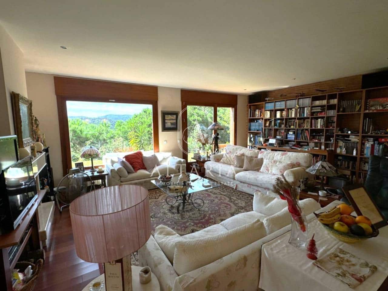 5 slaapkamer Villa te koop in Arenys de Munt met garage - € 649.000 (Ref: 9626253)