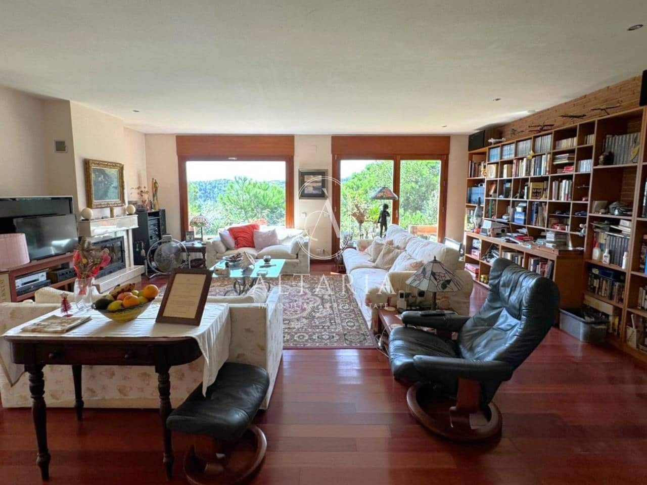 5 slaapkamer Villa te koop in Arenys de Munt met garage - € 649.000 (Ref: 9626253)