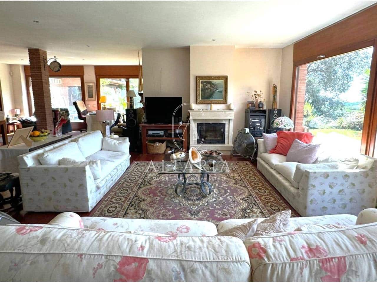 5 slaapkamer Villa te koop in Arenys de Munt met garage - € 649.000 (Ref: 9626253)