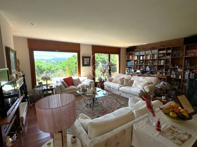 5 slaapkamer Villa te koop in Arenys de Munt met garage - € 649.000 (Ref: 9626253)