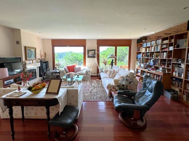 5 slaapkamer Villa te koop in Arenys de Munt met garage - € 649.000 (Ref: 9626253)