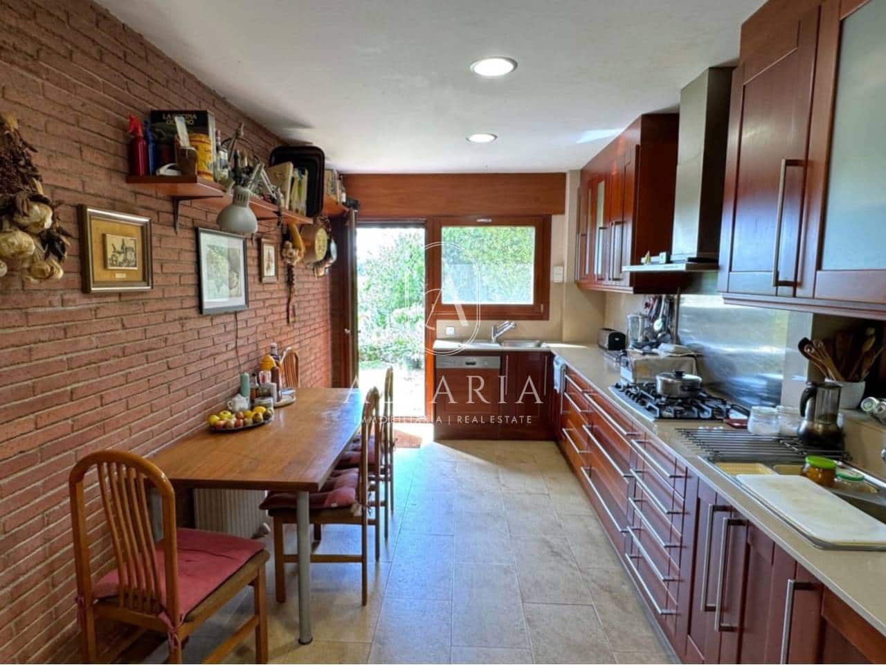 5 slaapkamer Villa te koop in Arenys de Munt met garage - € 649.000 (Ref: 9626253)