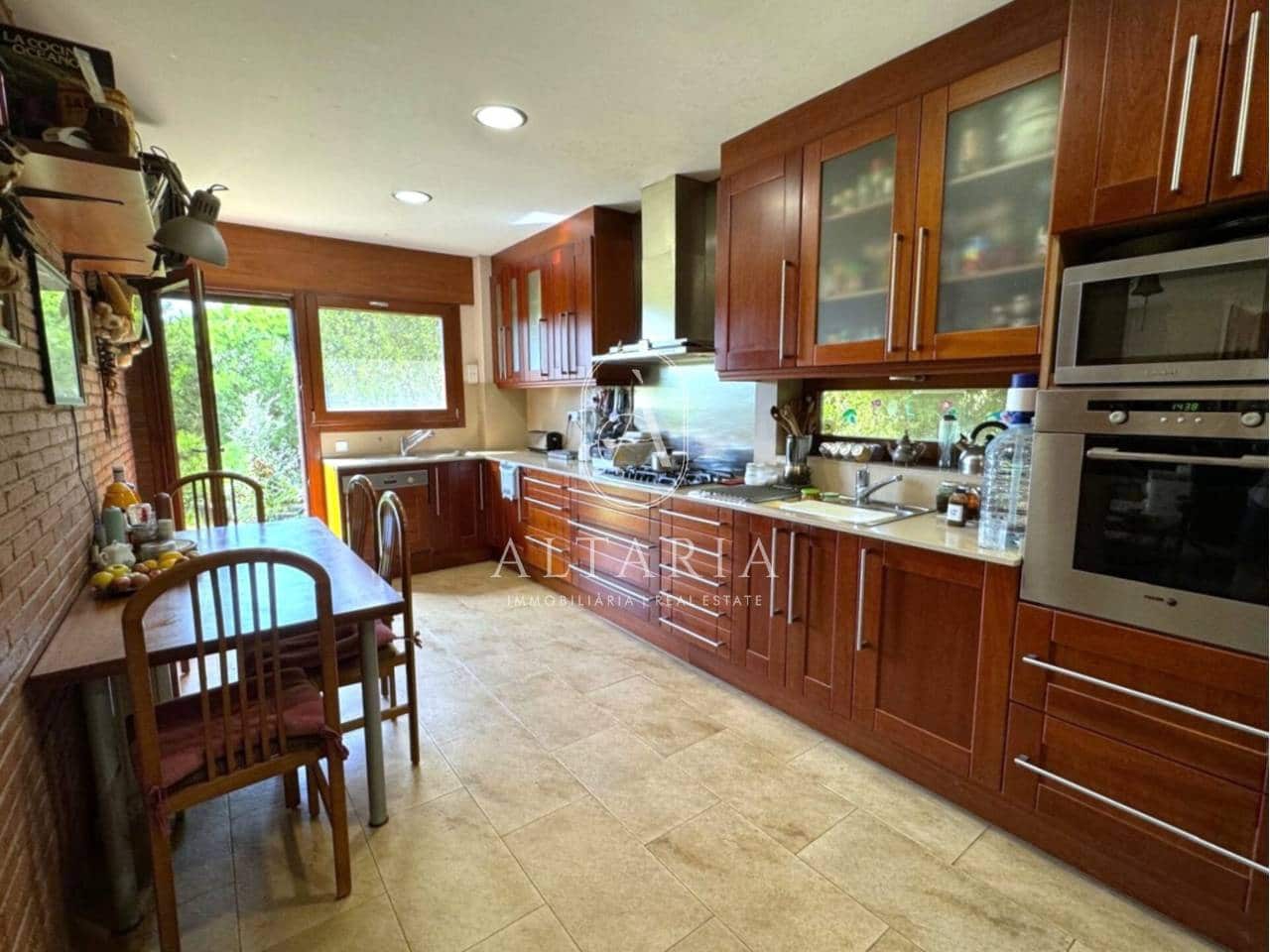 5 slaapkamer Villa te koop in Arenys de Munt met garage - € 649.000 (Ref: 9626253)