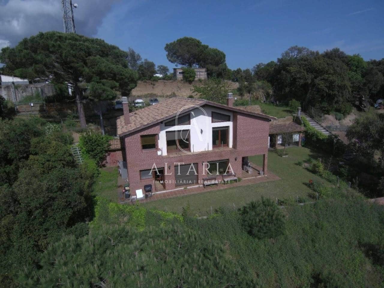 5 slaapkamer Villa te koop in Arenys de Munt met garage - € 649.000 (Ref: 9626253)