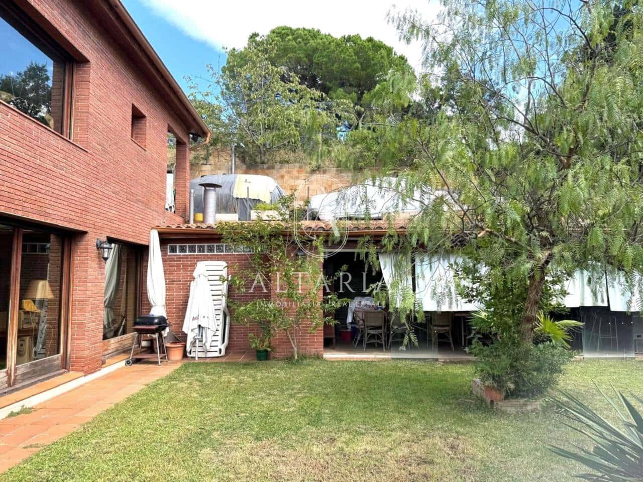 5 slaapkamer Villa te koop in Arenys de Munt met garage - € 649.000 (Ref: 9626253)