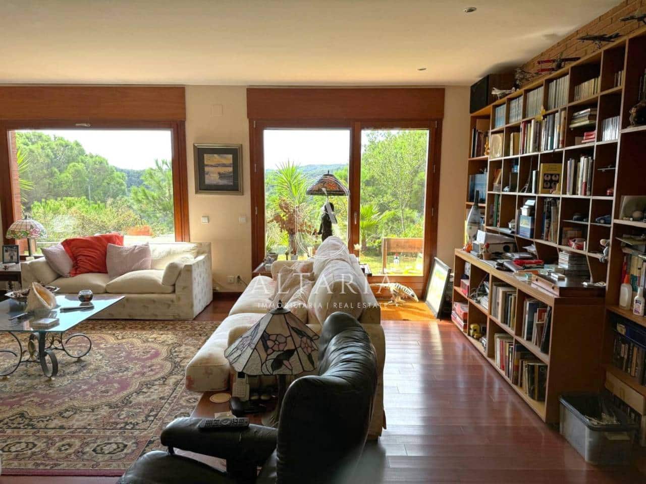 5 slaapkamer Villa te koop in Arenys de Munt met garage - € 649.000 (Ref: 9626253)