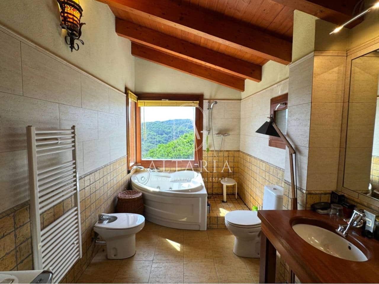 5 slaapkamer Villa te koop in Arenys de Munt met garage - € 649.000 (Ref: 9626253)