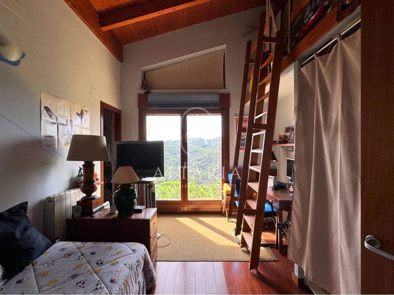 5 slaapkamer Villa te koop in Arenys de Munt met garage - € 649.000 (Ref: 9626253)