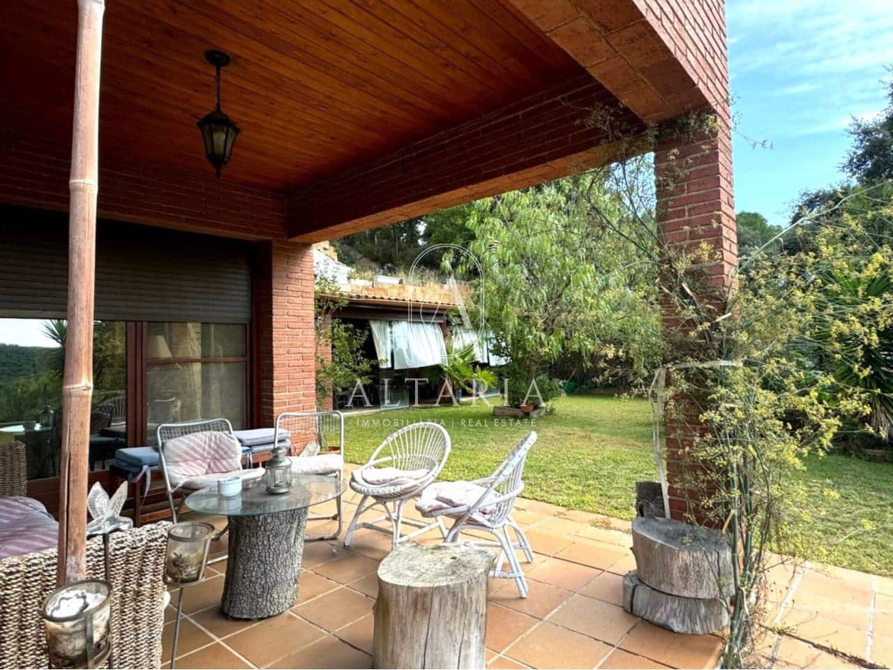 5 slaapkamer Villa te koop in Arenys de Munt met garage - € 649.000 (Ref: 9626253)