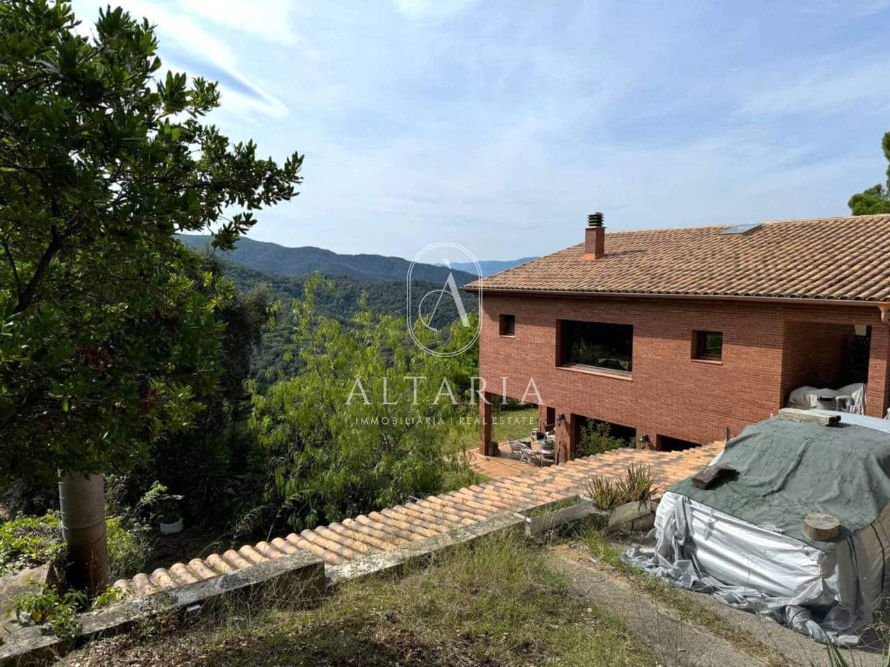 5 slaapkamer Villa te koop in Arenys de Munt met garage - € 649.000 (Ref: 9626253)