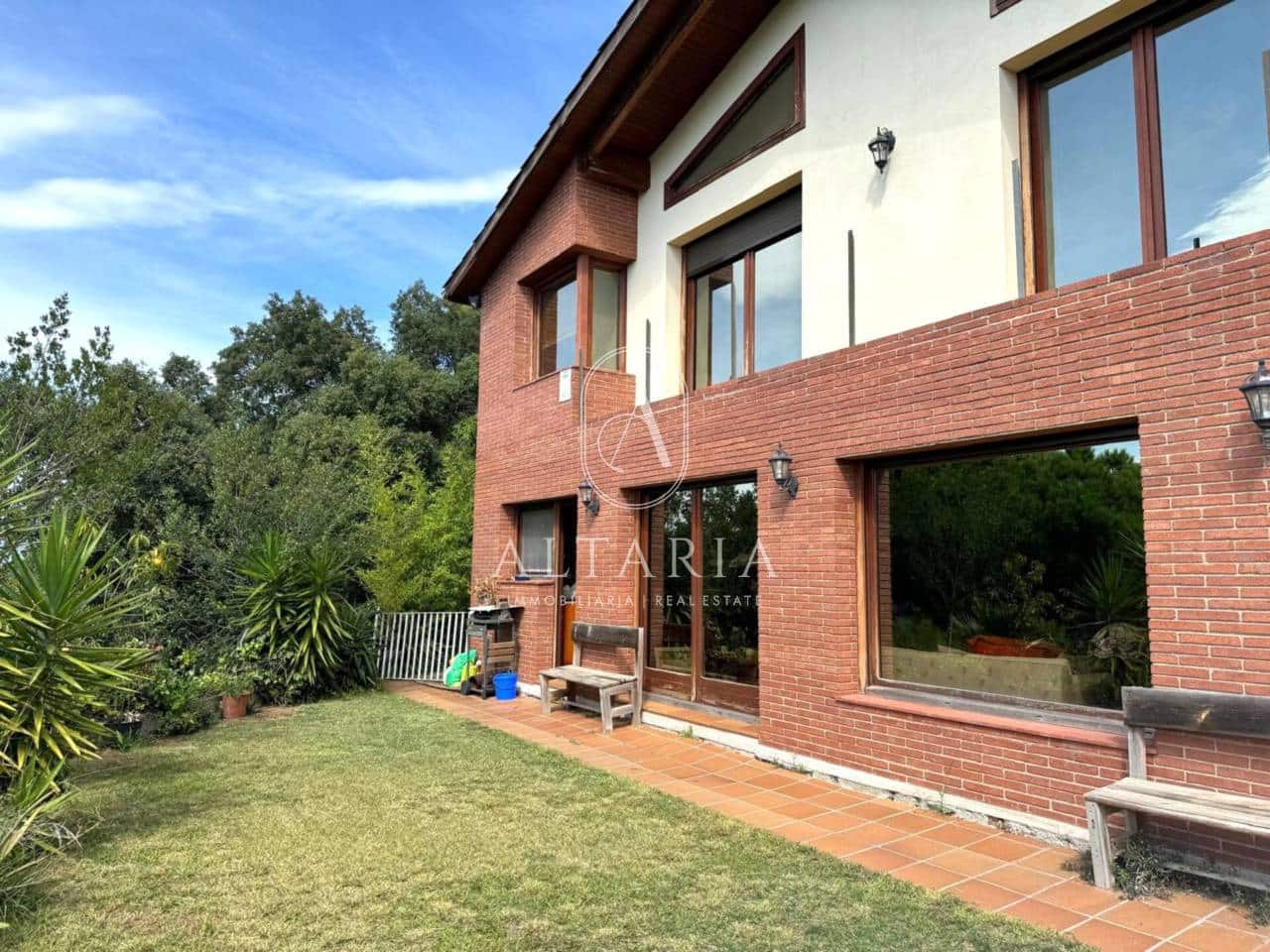 5 slaapkamer Villa te koop in Arenys de Munt met garage - € 649.000 (Ref: 9626253)