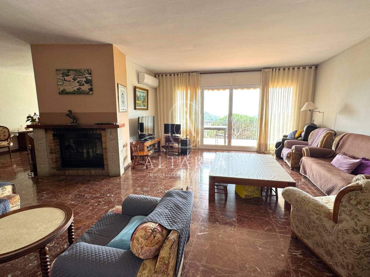 8 makuuhuone Maalaistalo myytävänä paikassa Mataro mukana uima-altaan 
autotalli - 890 000 € (Ref: 9626255)