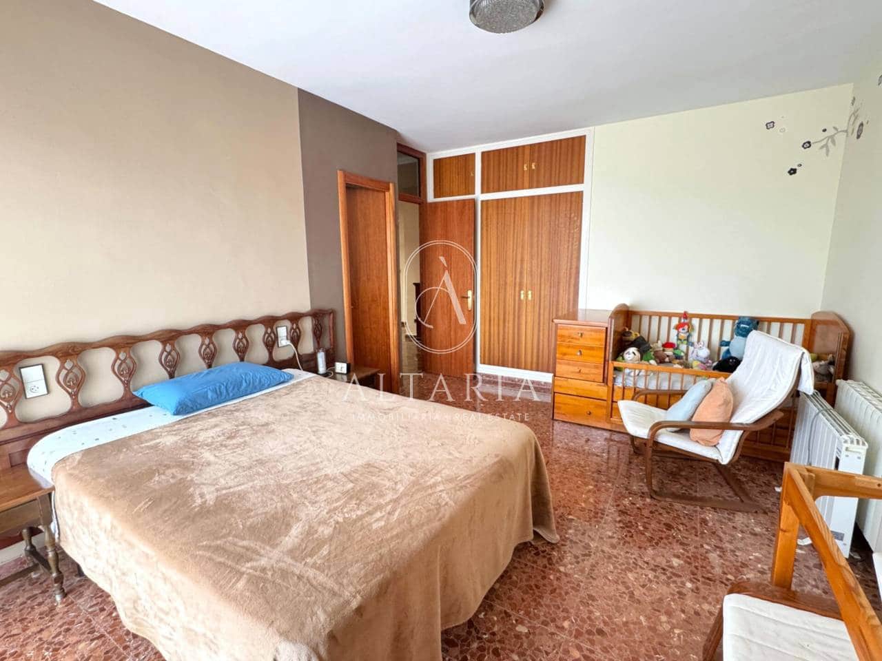 8 makuuhuone Maalaistalo myytävänä paikassa Mataro mukana uima-altaan 
autotalli - 890 000 € (Ref: 9626255)