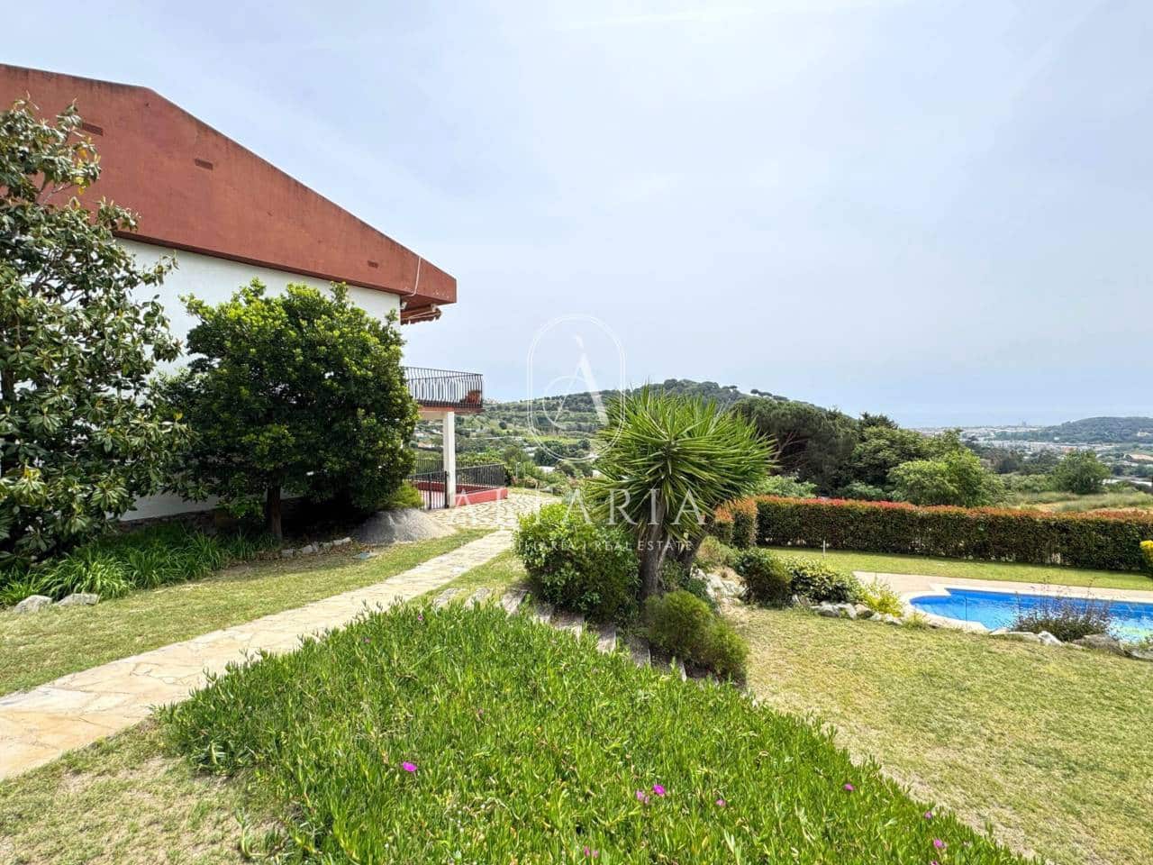 8 makuuhuone Maalaistalo myytävänä paikassa Mataro mukana uima-altaan 
autotalli - 890 000 € (Ref: 9626255)