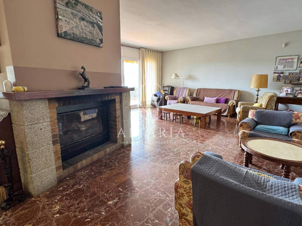 8 makuuhuone Maalaistalo myytävänä paikassa Mataro mukana uima-altaan 
autotalli - 890 000 € (Ref: 9626255)