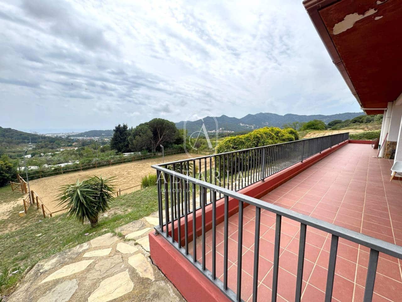 8 makuuhuone Maalaistalo myytävänä paikassa Mataro mukana uima-altaan 
autotalli - 890 000 € (Ref: 9626255)