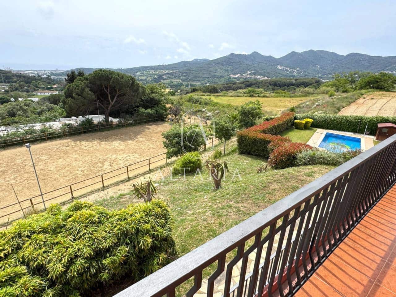 8 makuuhuone Maalaistalo myytävänä paikassa Mataro mukana uima-altaan 
autotalli - 890 000 € (Ref: 9626255)