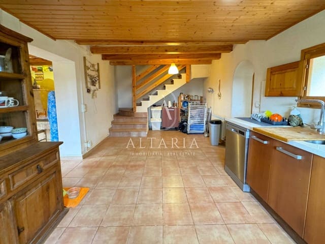 4 slaapkamer Finca/Landhuis te koop in Arbúcies met garage - € 378.000 (Ref: 9626272)