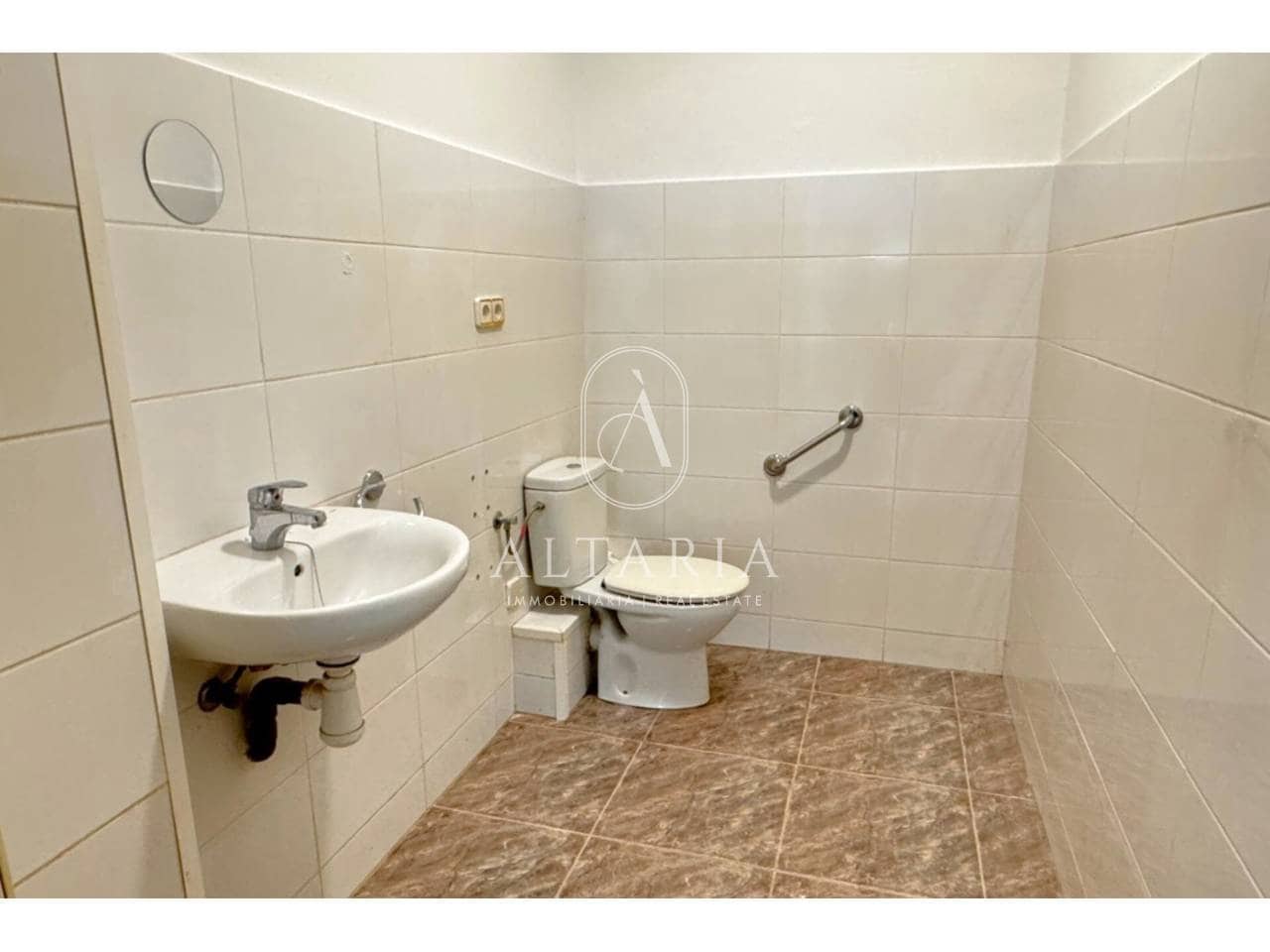 3 quarto Comercial para arrendar em Malgrat de Mar - 550 € (Ref: 9638942)