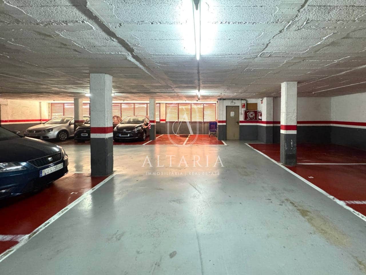 Garaje en Barcelona ciudad en venta - 70.000 € (Ref: 9743978)