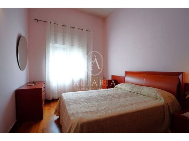 6 bedroom Townhouse for sale in Malgrat de Mar - € 280,000 (Ref: 9744019)